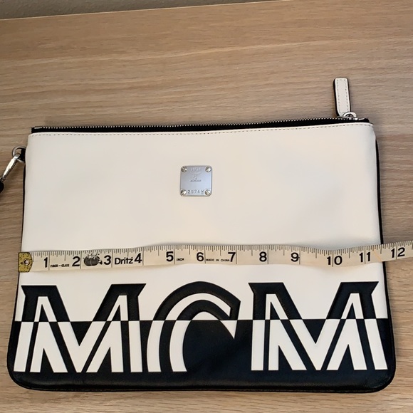 MCM Large wristlet/pouch - Picture 6 of 7